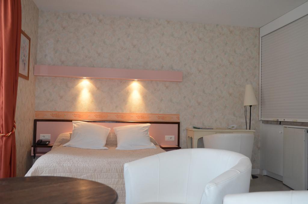 Logis Auberge De L'Allagnonette Saint-Poncy ภายนอก รูปภาพ